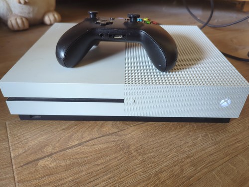 Xbox one 1tb with remote - 1tb,