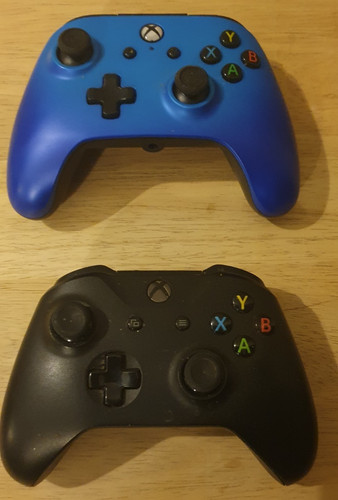 Xbox one controllers - 2x,