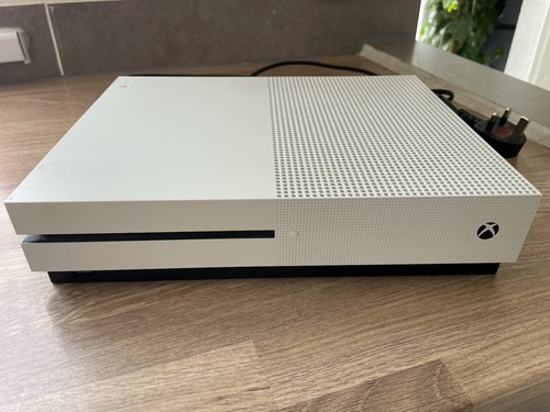 Box one video game console - x, s